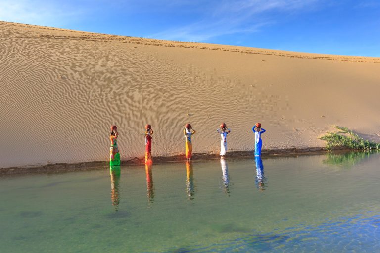 Explora los oasis escondidos en los desiertos mágicos y déjate sorprender