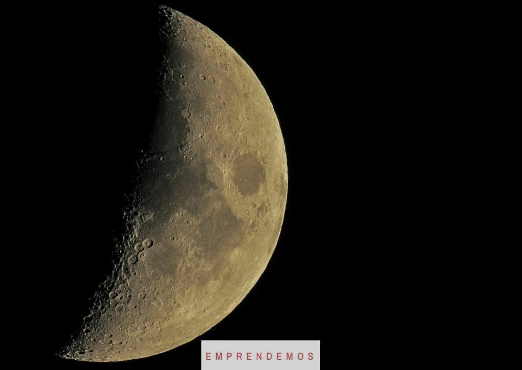 crescent moon illustration